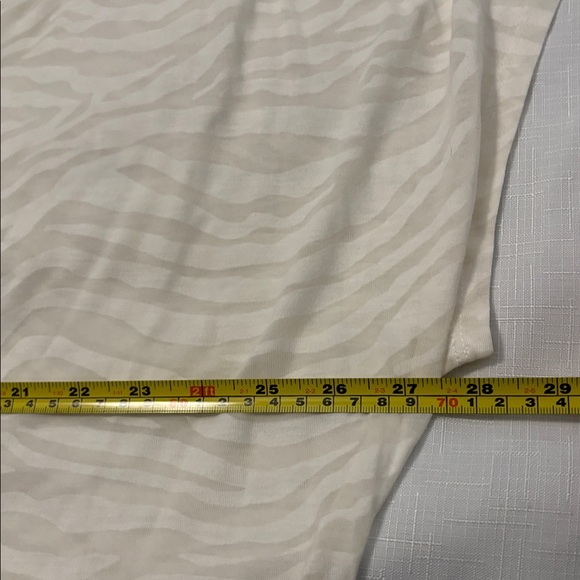 Varley Zebra Jersey Knit Almo Tee Vanilla White SZ M cap sleeve active wear NWT - Picture 7 of 12